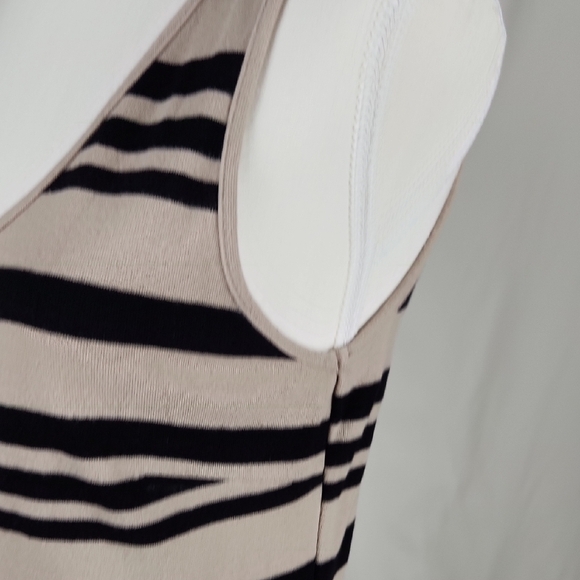 Old Navy Black and White V-Neck Sheath Midi Dress - Picture 4 of 8